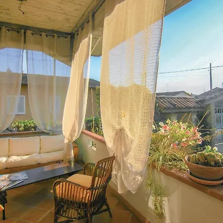 3 Bedroom Lovely In -ms- Montignoso