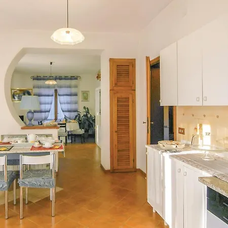 3 Bedroom Lovely In -ms- Montignoso